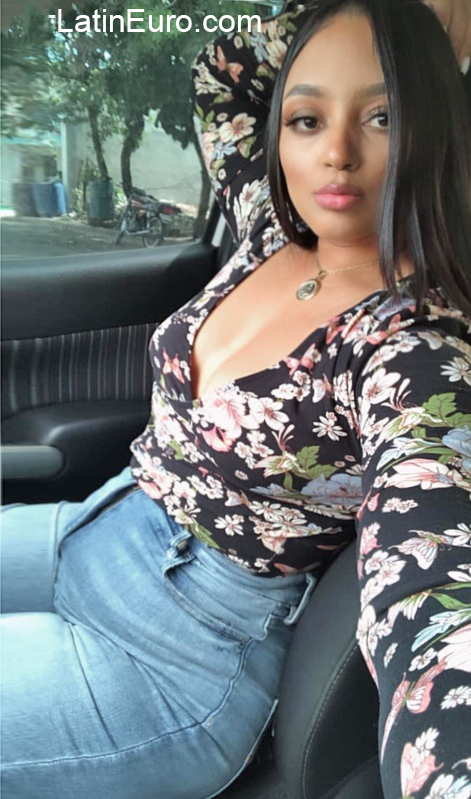Date this tall Dominican Republic girl Luisa from La Vega DO40216