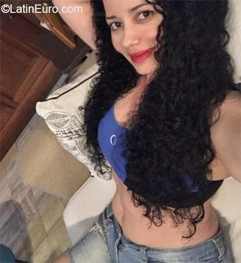 Date this sensual Argentina girl Neidy from Belgrano AR796