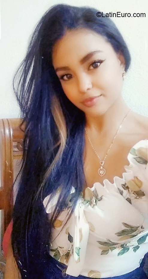 Date this young Venezuela girl Esmeralda from Caracas VE4158