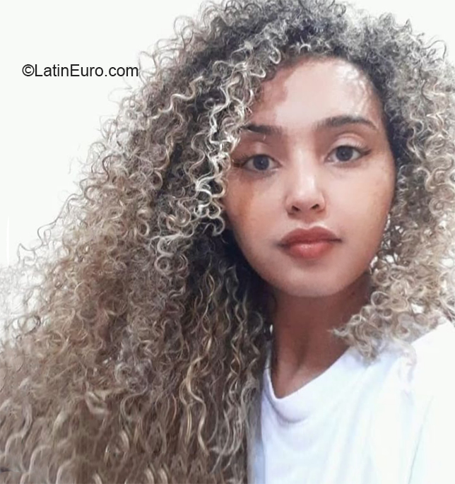 Date this passionate Brazil girl Flavia from Belo Horizonte BR11452