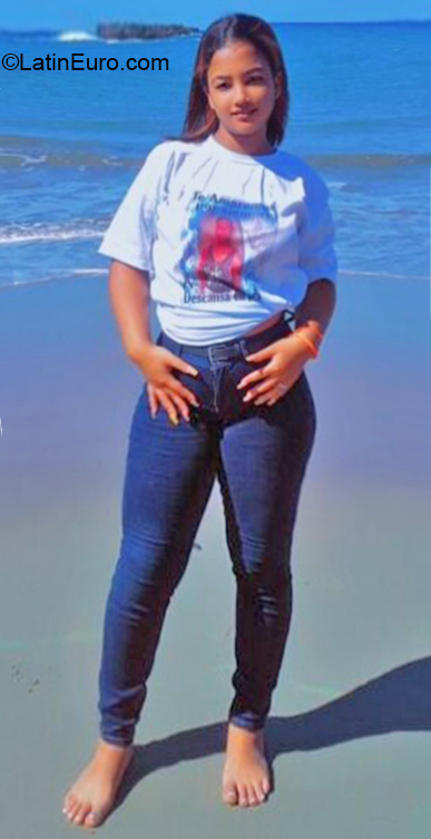 Date this athletic Dominican Republic girl Yasmin from Mao DO40230