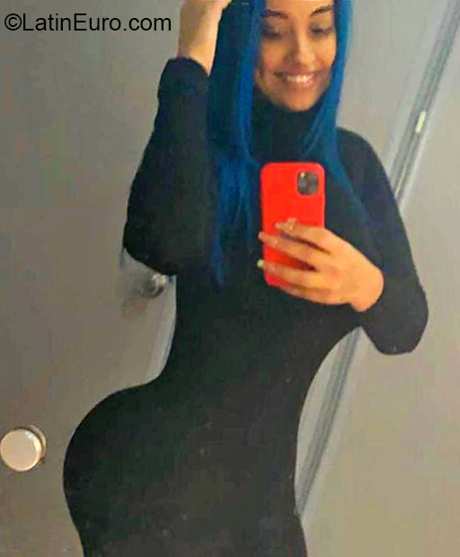 Date this voluptuous Dominican Republic girl Ana from Santiago DO40231