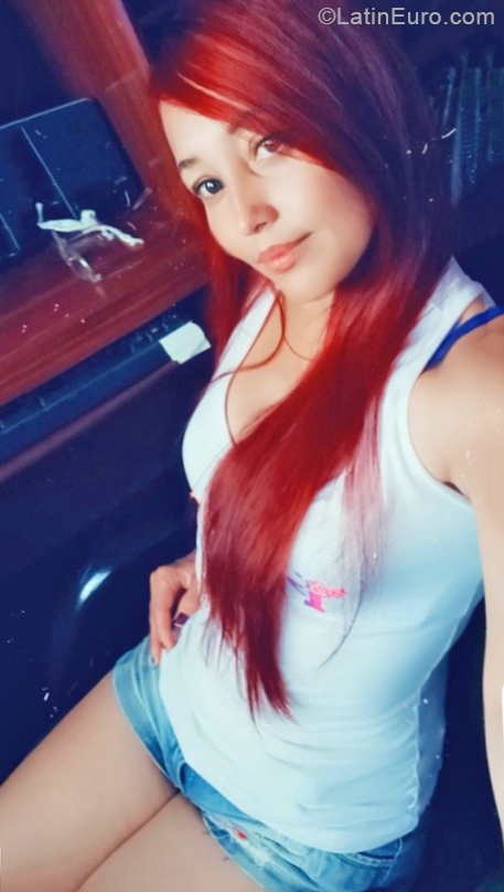 Date this good-looking Venezuela girl Francys from Valencia VE4091