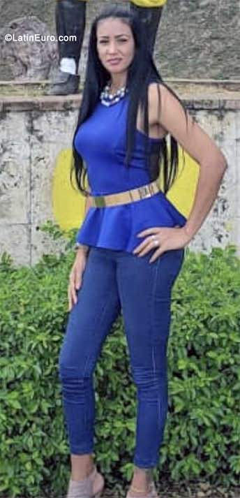 Date this georgeous Dominican Republic girl Alexandra from Santiago DO40617