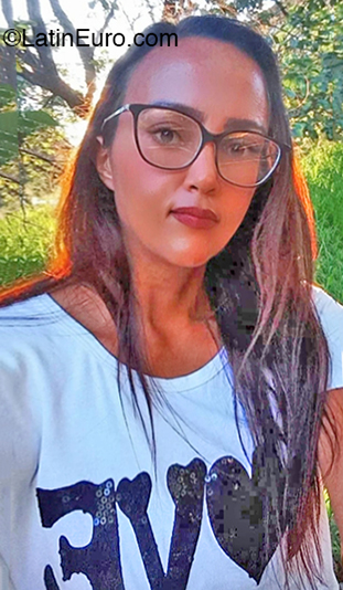 Date this happy Brazil girl Fernanda from Sao Jose Do Rio Preto BR11501