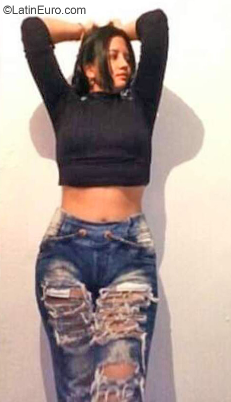 Date this young Colombia girl Yezy from Cali CO30988