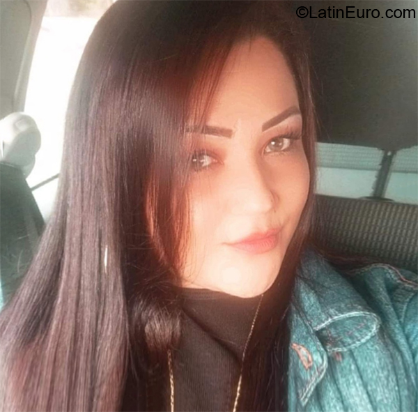 Date this attractive Brazil girl Hevary from Colombo BR11520