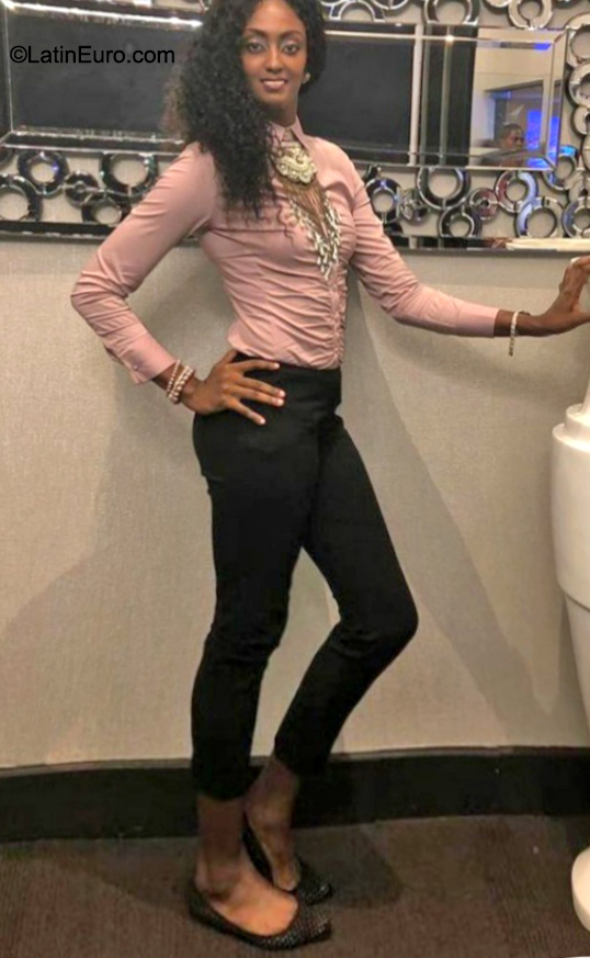 Date this athletic Dominican Republic girl Elizabeth from Santo Domingo DO40305