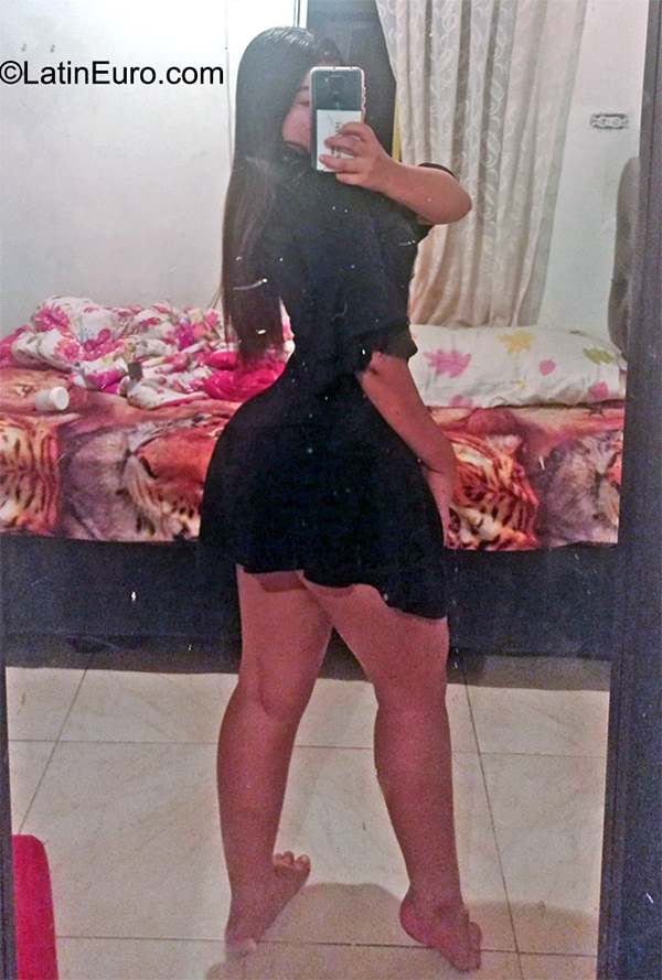 Date this hot Colombia girl Yarelis from Barranquilla CO31406