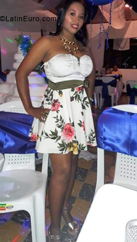 Date this hard body Colombia girl Rosa from Cali CO31017