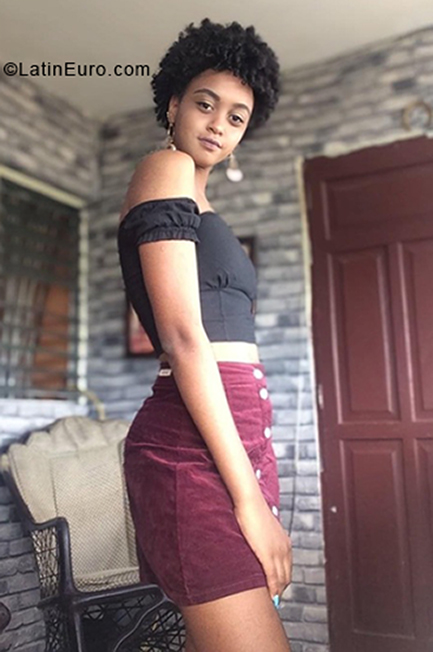 Date this voluptuous Dominican Republic girl Rachel from Santo Domingo Oeste DO40324