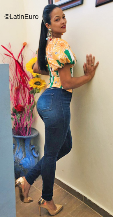 Date this voluptuous Dominican Republic girl Gabriela from Mao DO40328
