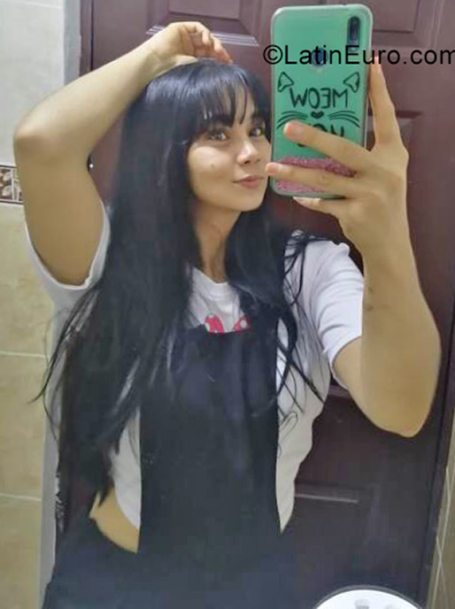 Date this hot Colombia girl Martina from Cartagena CO31075