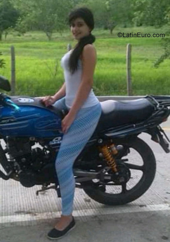 Date this gorgeous Colombia girl Geraldin from Medellin CO31079
