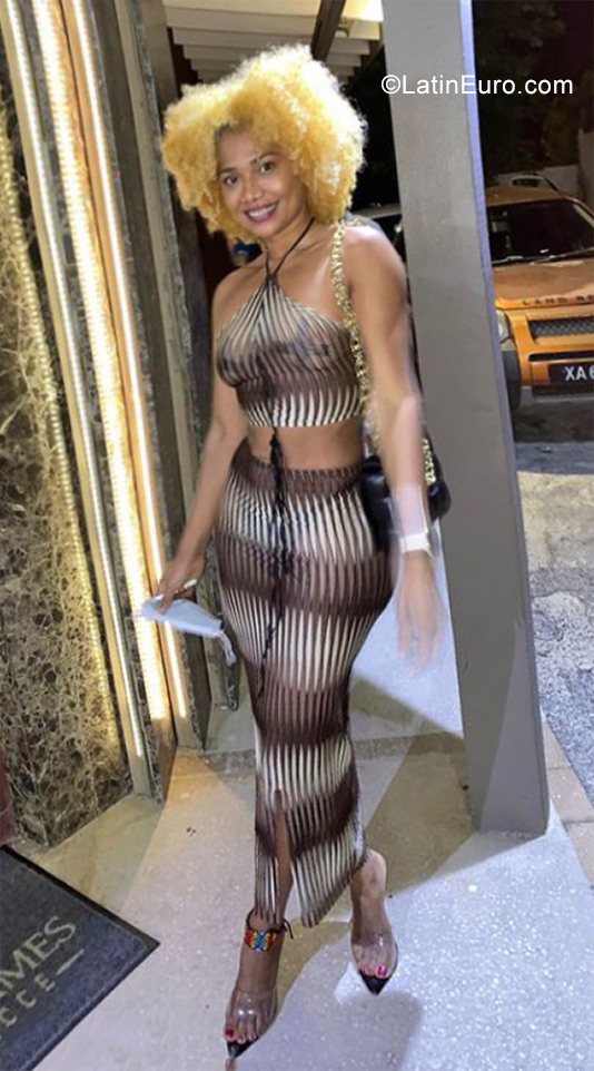 Date this attractive Barbados girl Allyson from Barbados BB37