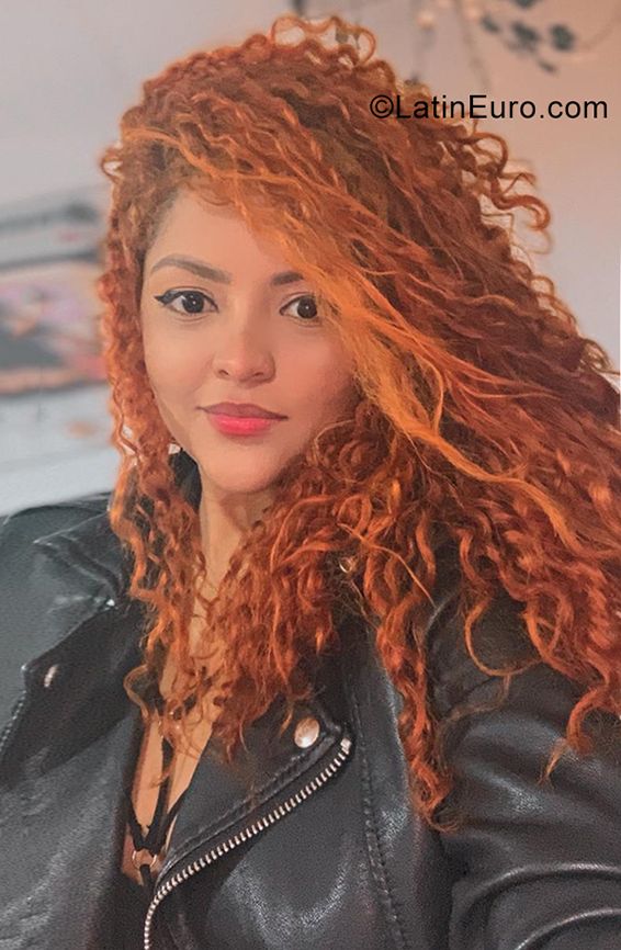 Date this attractive Colombia girl Mely from Cartagena CO33549