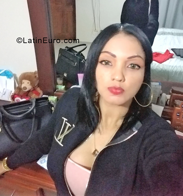 Date this lovely Dominican Republic girl Tania from Santo Domingo DO40403