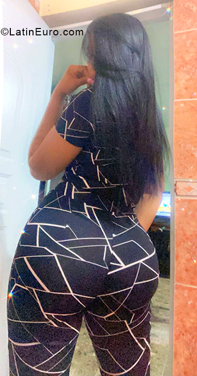 Date this passionate Dominican Republic girl Vanessa from Santo Domingo DO40404