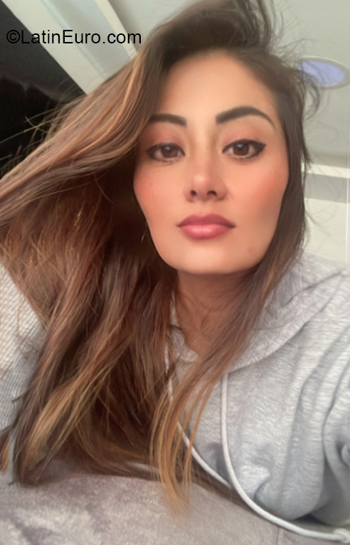 Date this sultry Ecuador girl Sofia from Ambato EC877