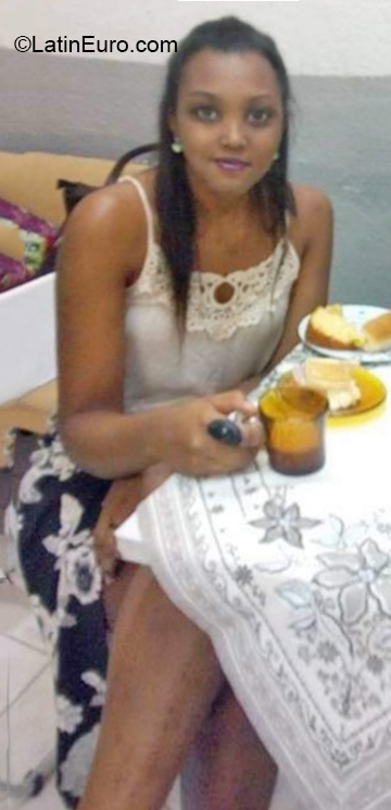 Date this sultry Brazil girl Raissa from Rio De Janeiro BR11570