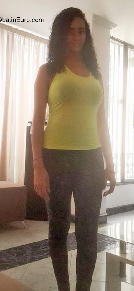 Date this hot Colombia girl Diana from Cali CO31194