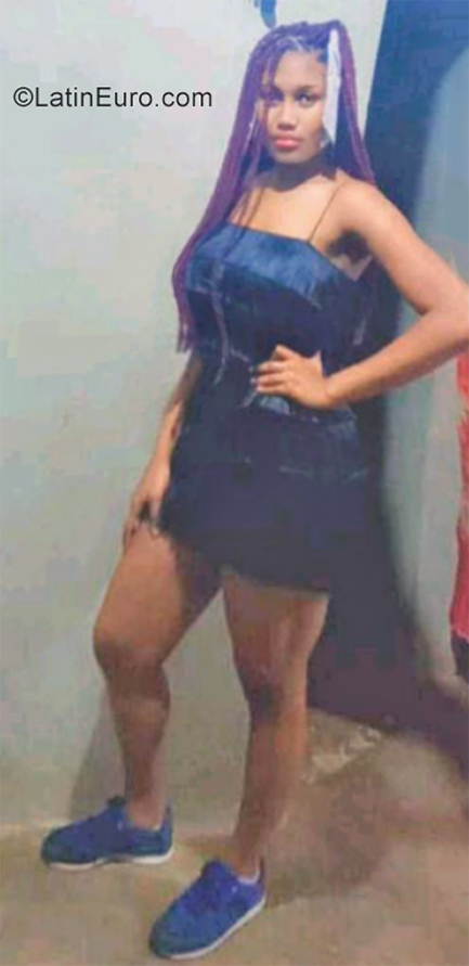 Date this happy Colombia girl Evarlides from Medellin CO31196