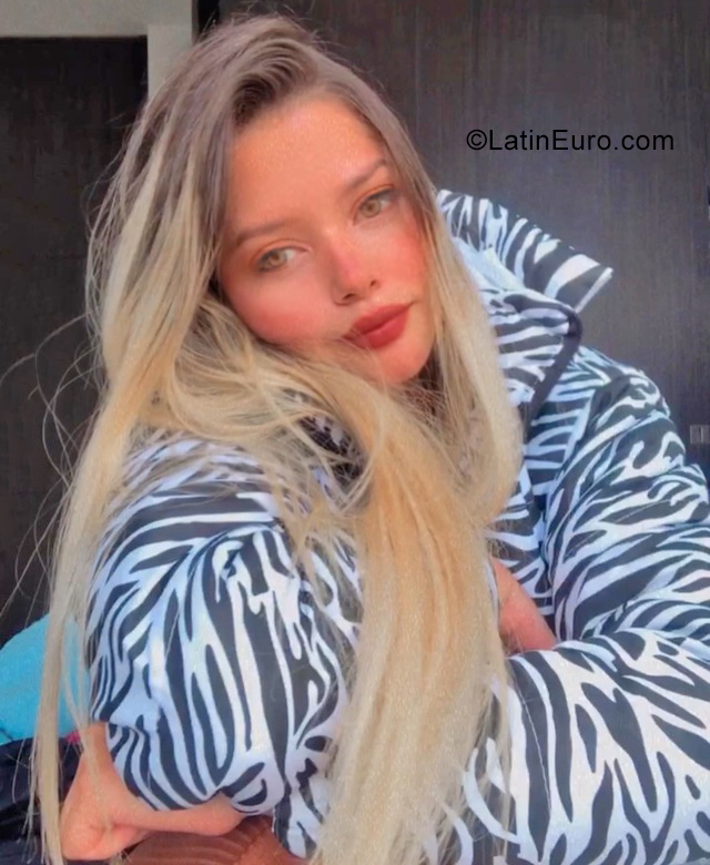 Date this hot Colombia girl Maibel from Bogota CO31213