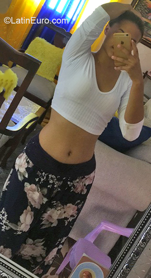 Date this happy Colombia girl Winifel from Santo Domingo CO31249