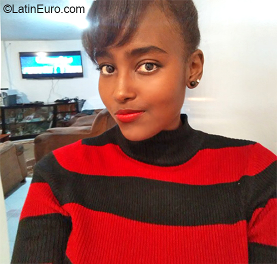 Date this nice looking Ecuador girl Marce from Quito EC891