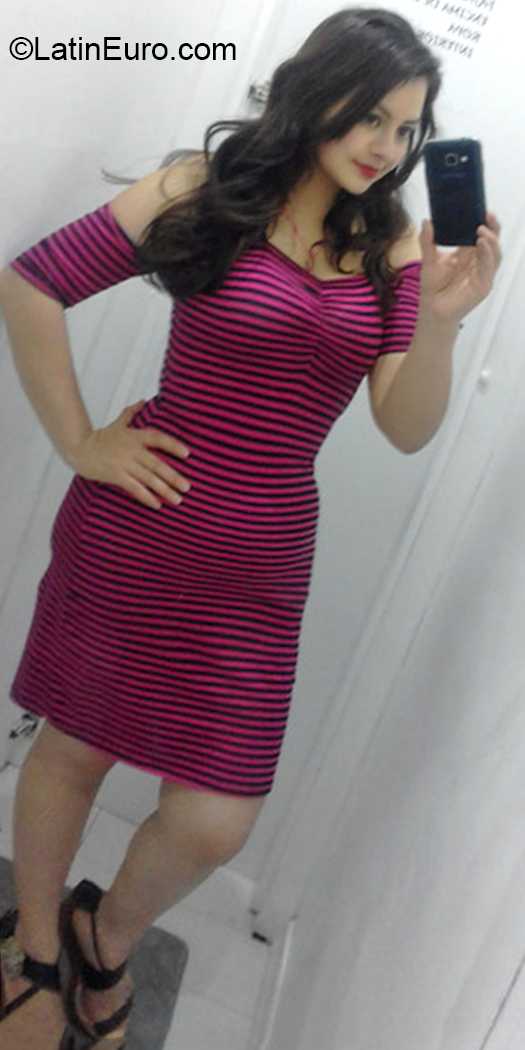 Date this foxy Ecuador girl Celia from Quito EC901