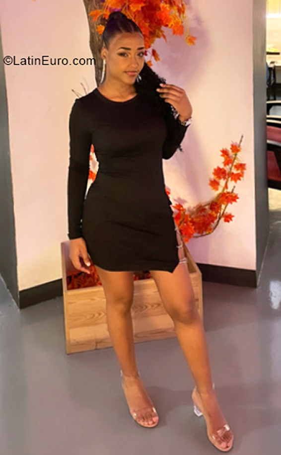 Date this georgeous Spain girl Maria from Barcelona ES684