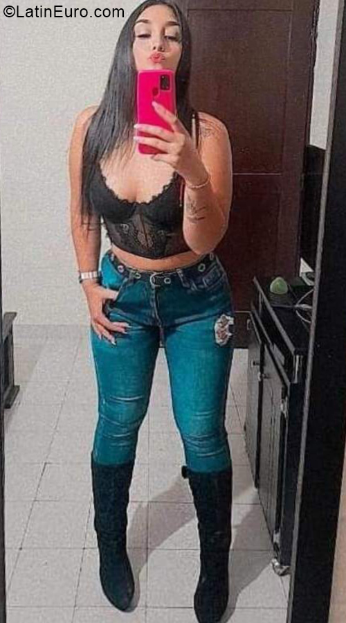 Date this fun Colombia girl Camila from Cali CO31331