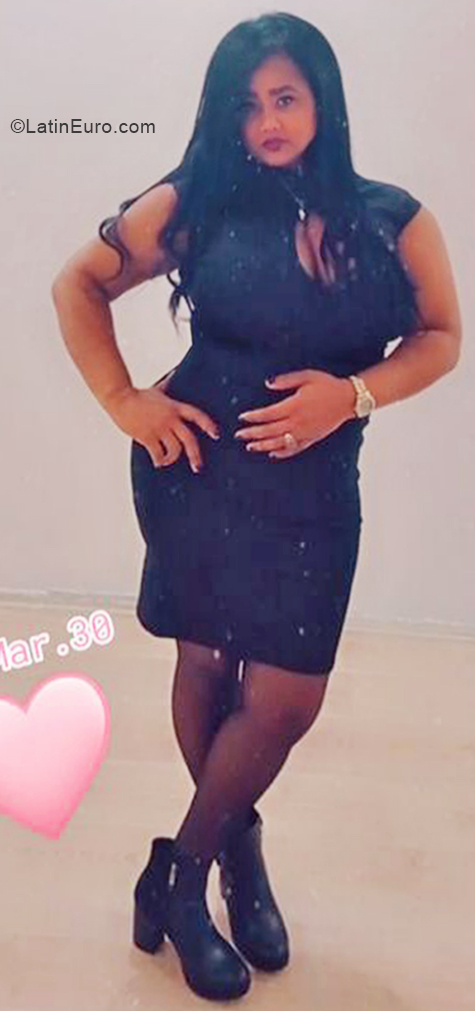Date this gorgeous Dominican Republic girl Mariela from San Cristobal DO40576
