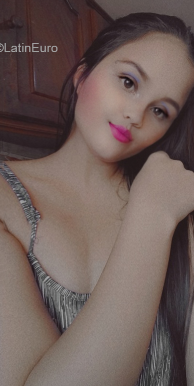 Date this funny Venezuela girl Camilahiollm from Valencia VE4147