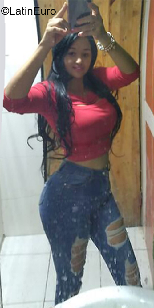 Date this young Dominican Republic girl Sandra from Santo Domingo DO40588