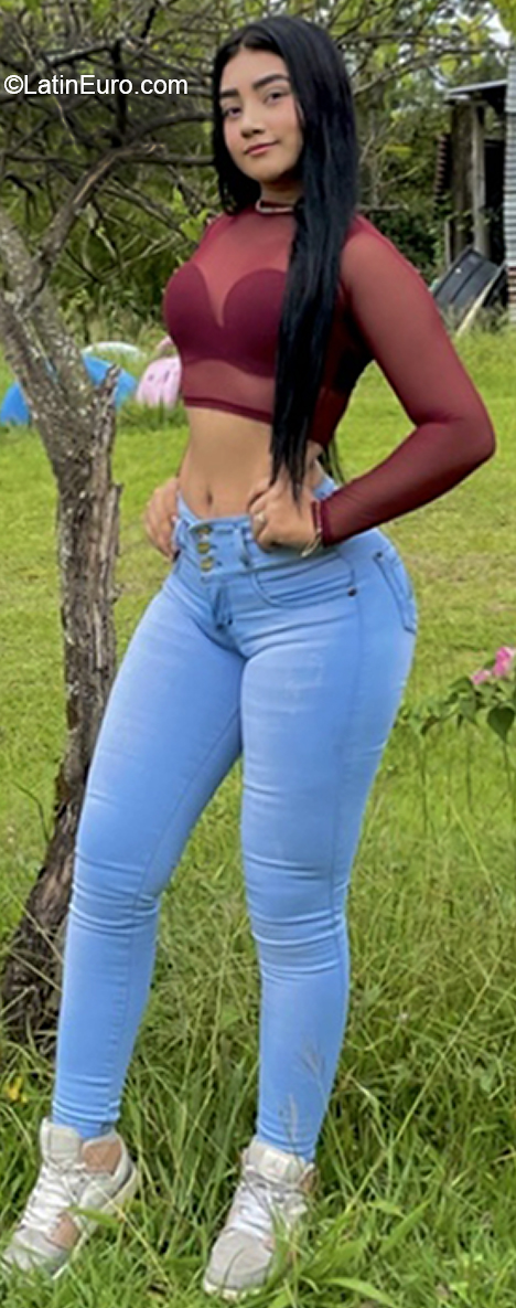 Date this stunning Colombia girl Nata from Neiva CO31354