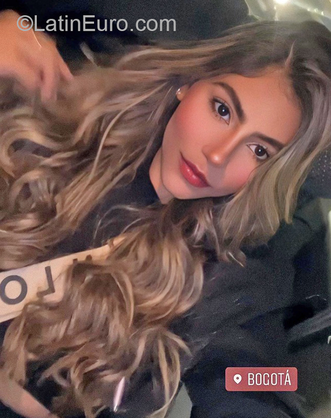 Date this sultry Colombia girl Daniela from Bogota CO31361