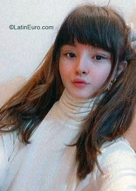 Date this foxy Argentina girl Magalie from Buenos Aires AR848