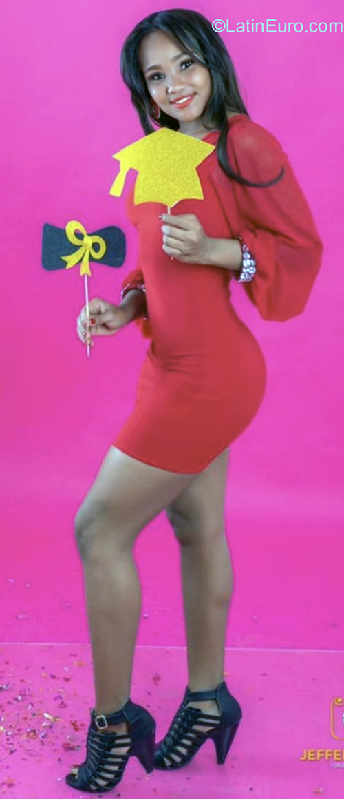 Date this stunning Dominican Republic girl Estrella from Santo Domingo DO40603
