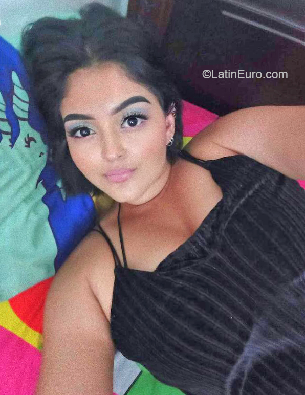 Date this nice looking Colombia girl Daniela from Cali CO31392