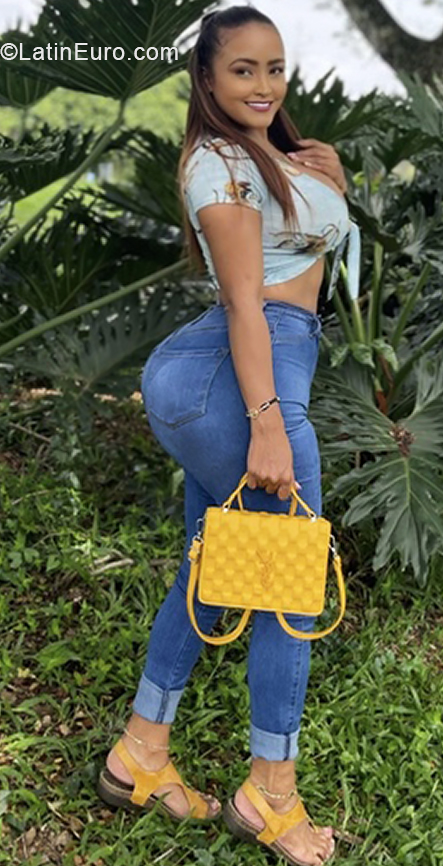 Date this stunning Colombia girl Katherin from Cali CO31423