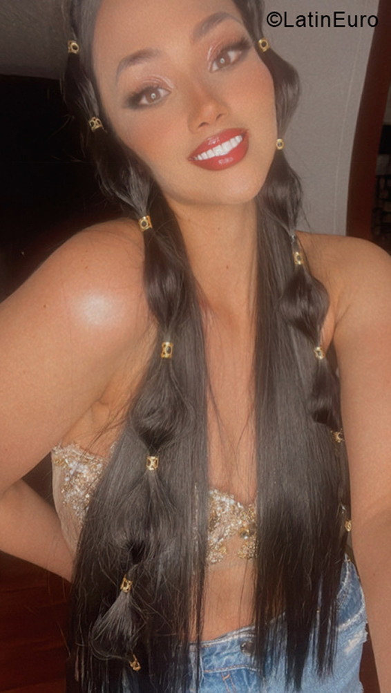 Date this hot Colombia girl Karla from Bogota CO31424