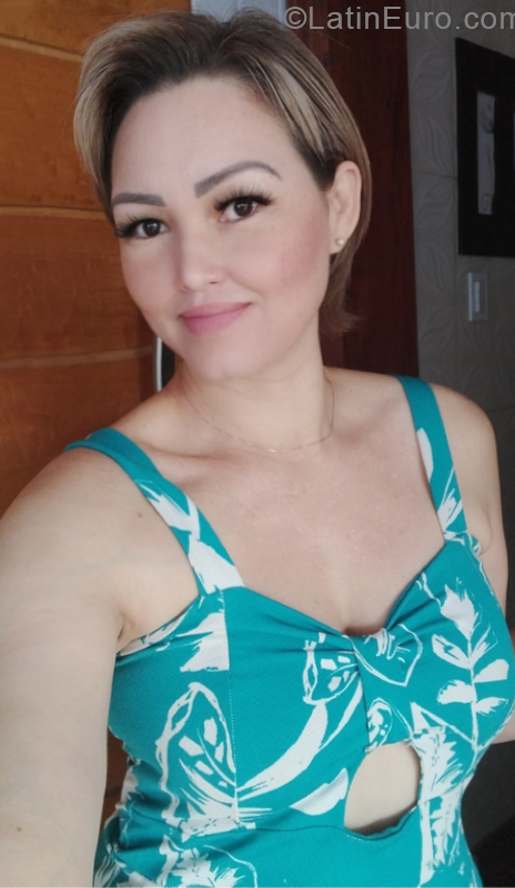 Date this happy Brazil girl Arika from Amapa BR11703