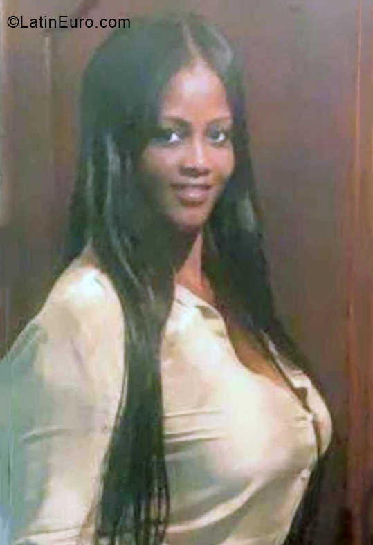 Date this nice looking Dominican Republic girl Miguelina from San Pedro De Macoris DO40646