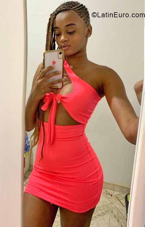 Date this delightful Colombia girl Valentina from Cali CO33716