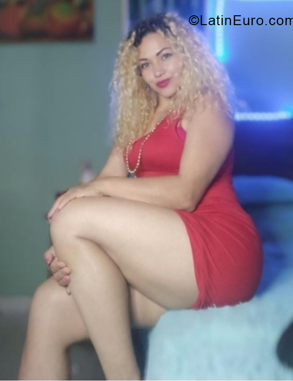 Date this gorgeous Colombia girl Shakira from Bogota CO31497