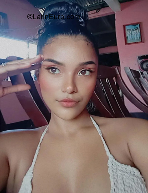 Date this tall Nicaragua girl Leslie from Managua NI294