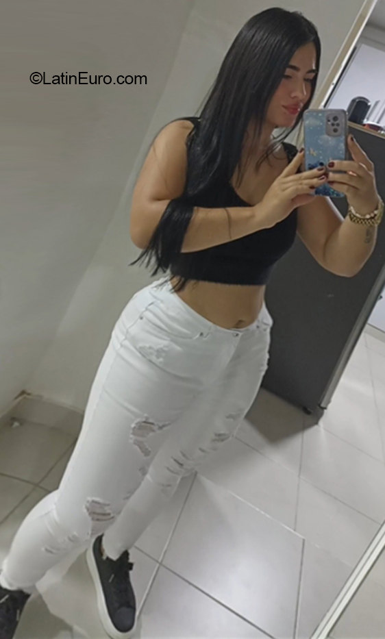 Date this nice looking Colombia girl Daniela from Cali CO31937