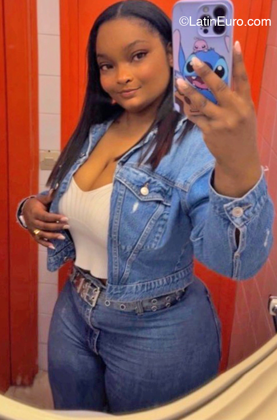 Date this voluptuous Andorra girl Angie from Andorra AD47