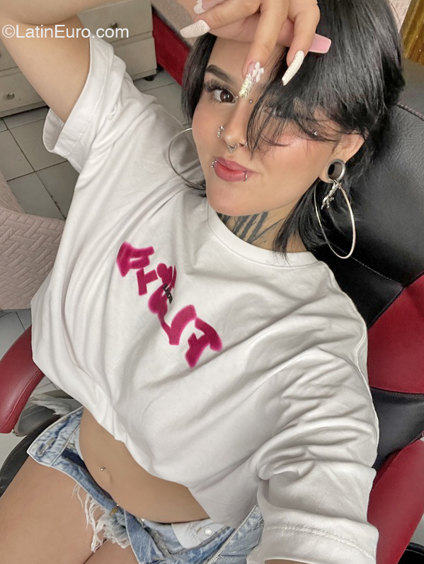Date this funny Colombia girl Scarlett from Medellin CO32174